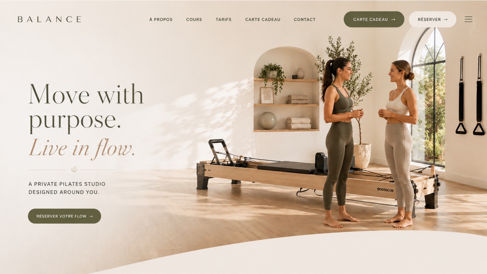 Homepage Balance Pilates avec une direction douce et un studio lumineux.